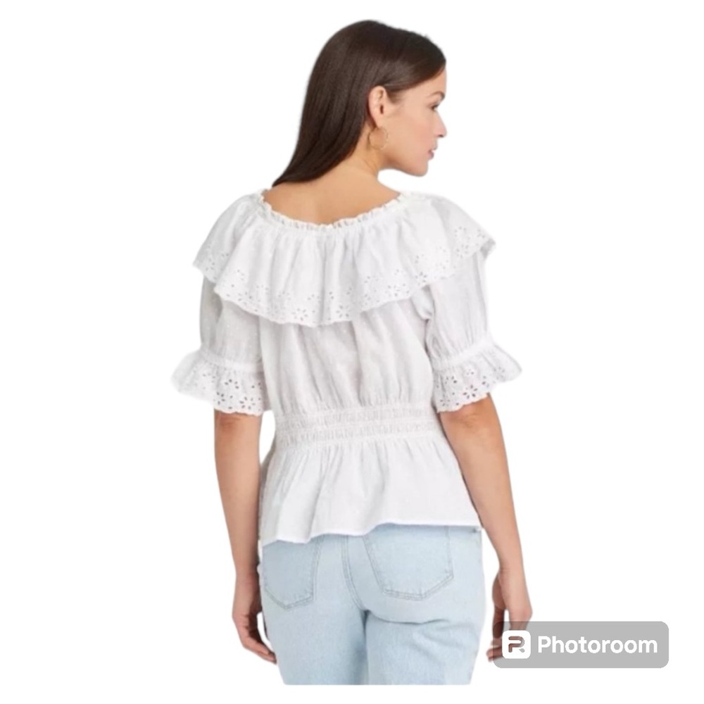 Universal Thread White Ruffle Short Sleeve
Eyelet Peplum Blouse size XXL - Picture 3 of 8